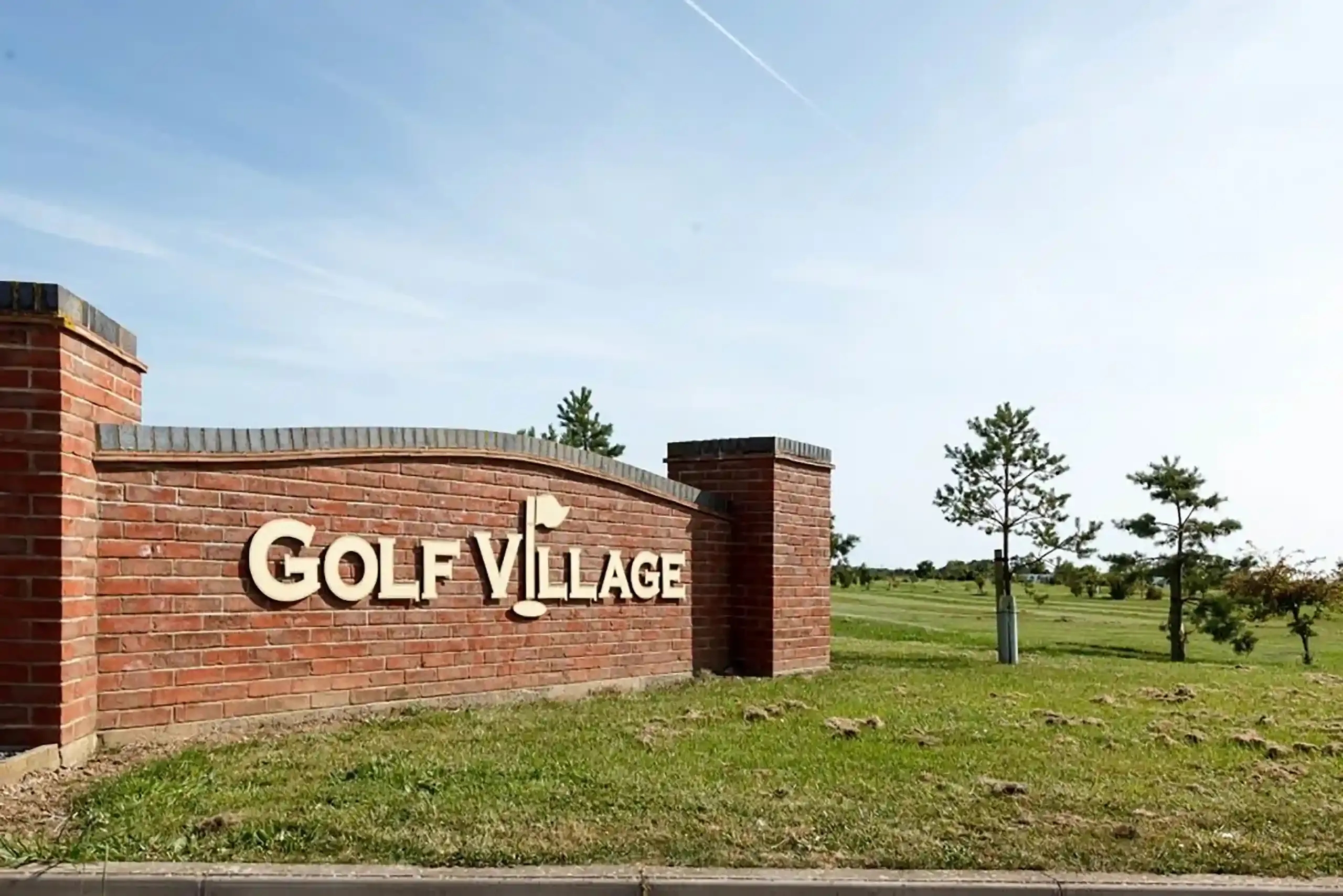 GOLF VILLAGE SIGN