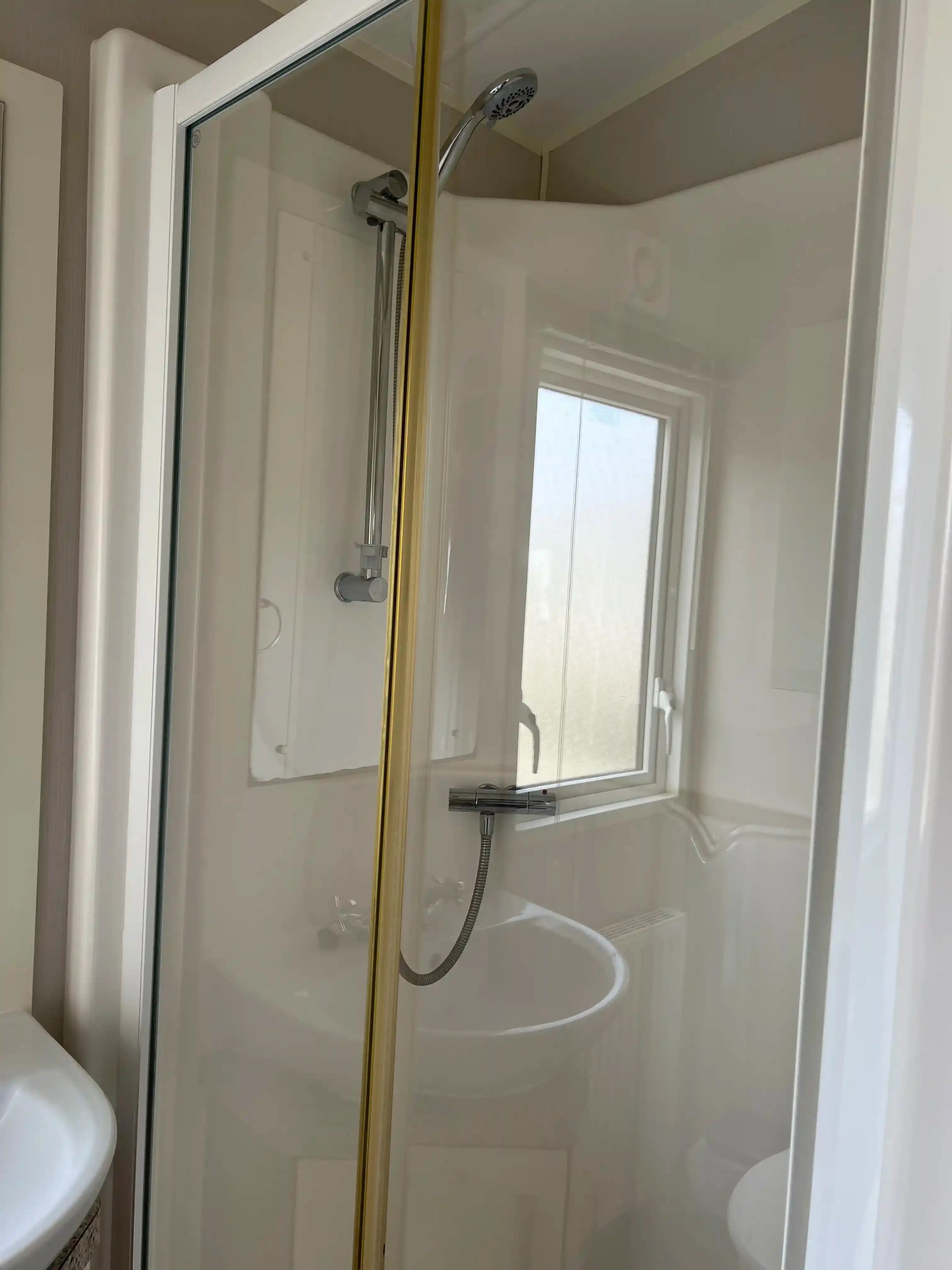 Shower_Bronze 8 Caravan PF (LP23266)