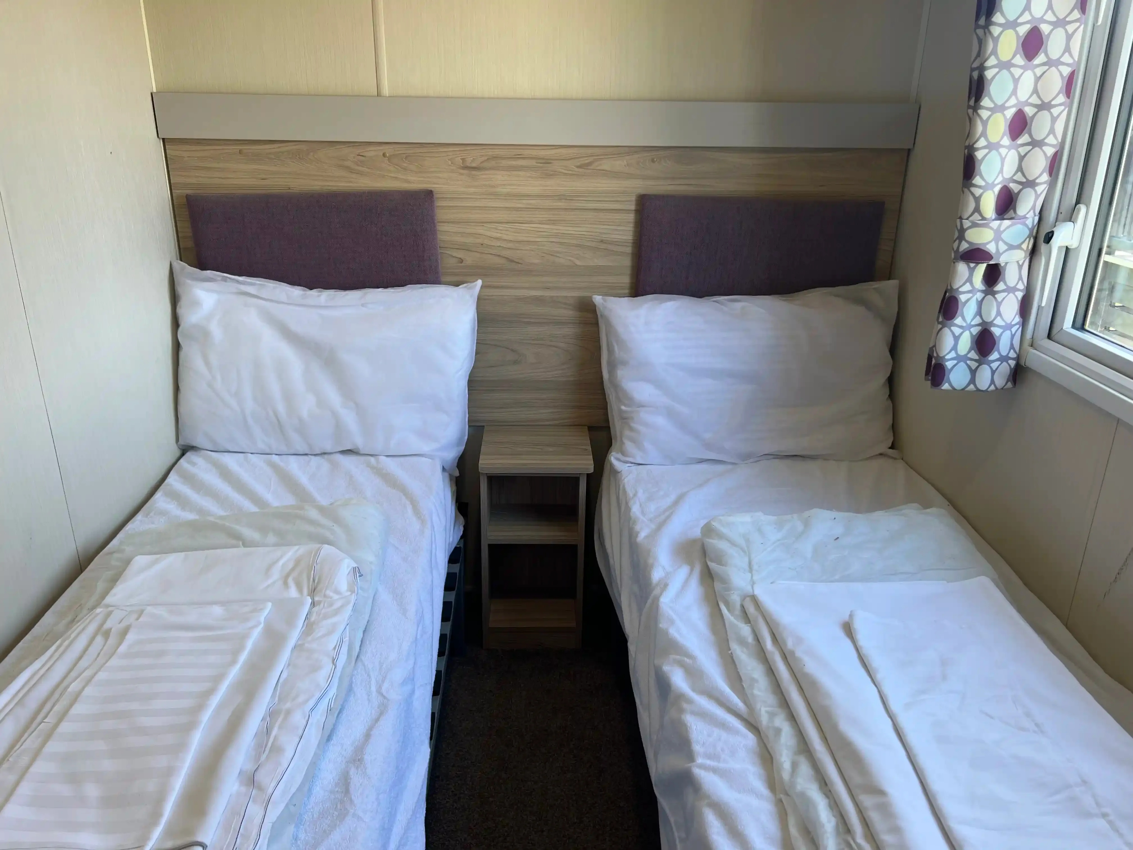 Silver 8 Caravan PF (LP19672)_Twin bedroom 1_07